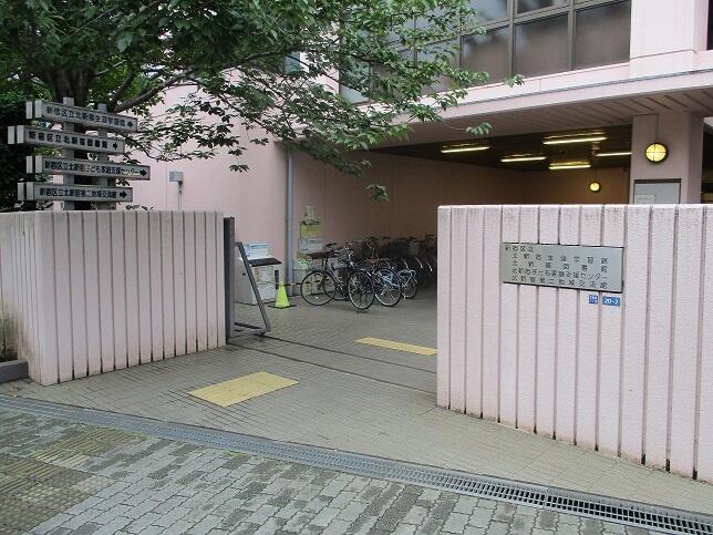 01_北新宿図書館外観.jpg
